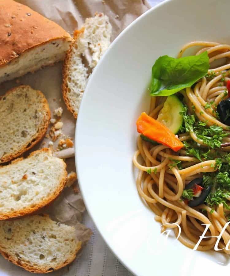 Spaghetti Alio Olio (Spaghetti with Garlic &amp; Oil) - Fun FOOD and Frolic