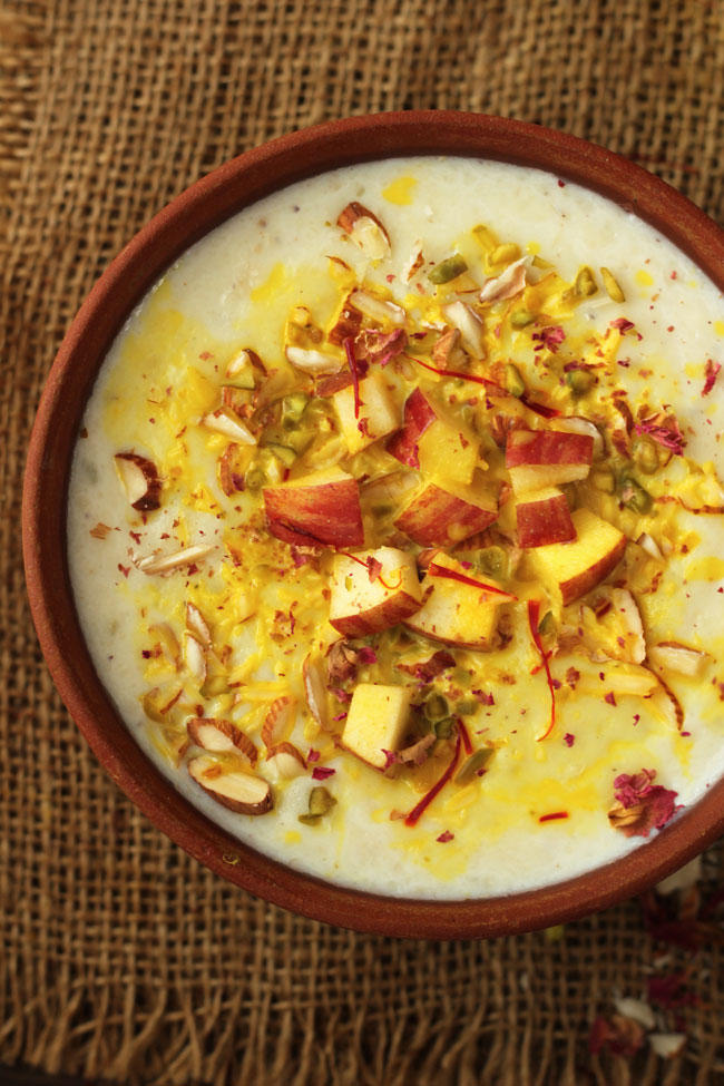 Sugar Free Apple Kheer in an earthen serving bowl. 