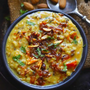 Aerial shot of shahi urad dal in a black bowl.