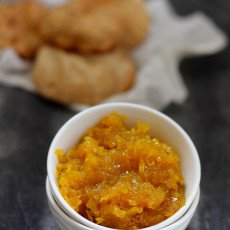 Side shot of aam chundo in a white serving bowl.