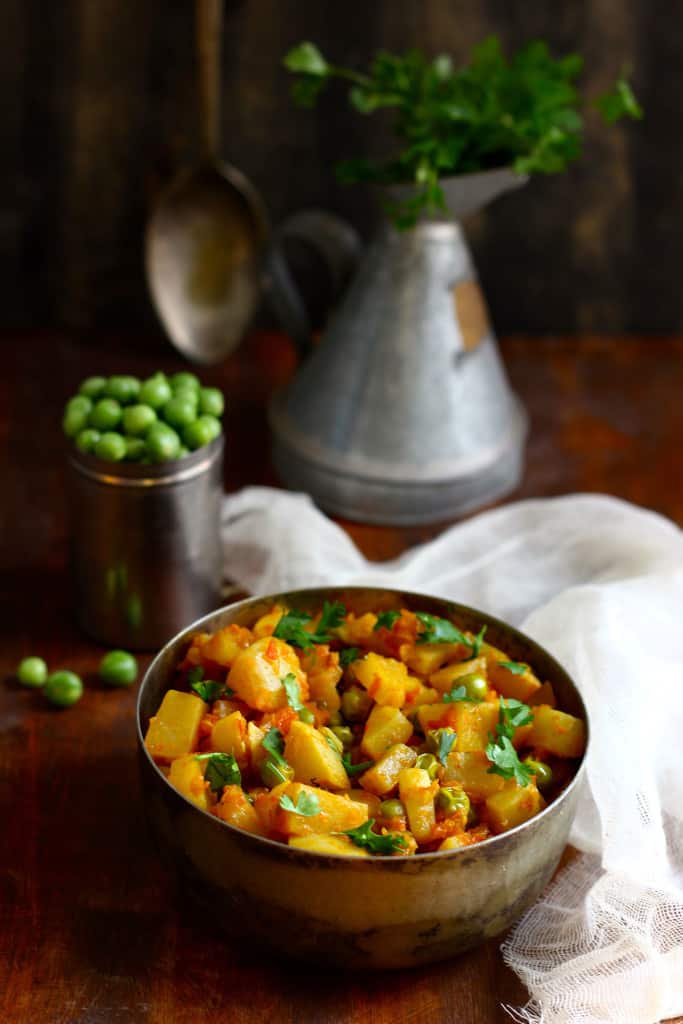 Shalgam aur Matar Ki Sabzi is turnip and green peas Indian-style stir-fry. Find how to make Shalgam aur Matar Ki Sabzi Recipe