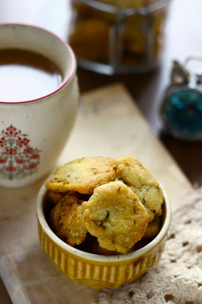 Methi Mathri in a small bowl with tea.