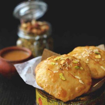 Meethi Poori is a delicious, simple recipe for the festive occasions such as Diwali, Holi, and Raksha Bandhan.