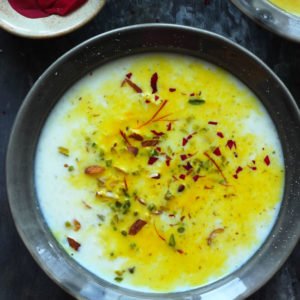 Aerial shot of Gobi Ki Kheer in a black serving bowl.