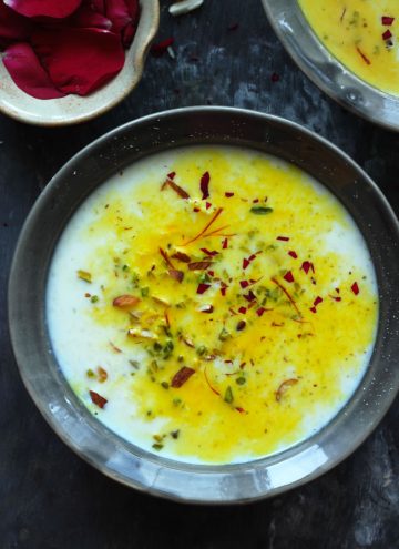 Aerial shot of Gobi Ki Kheer in a black serving bowl.