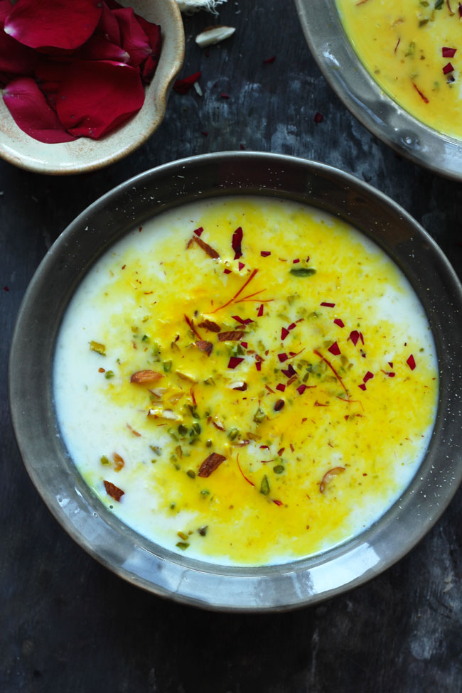 Aerial shot of Gobi Ki Kheer in a black serving bowl.