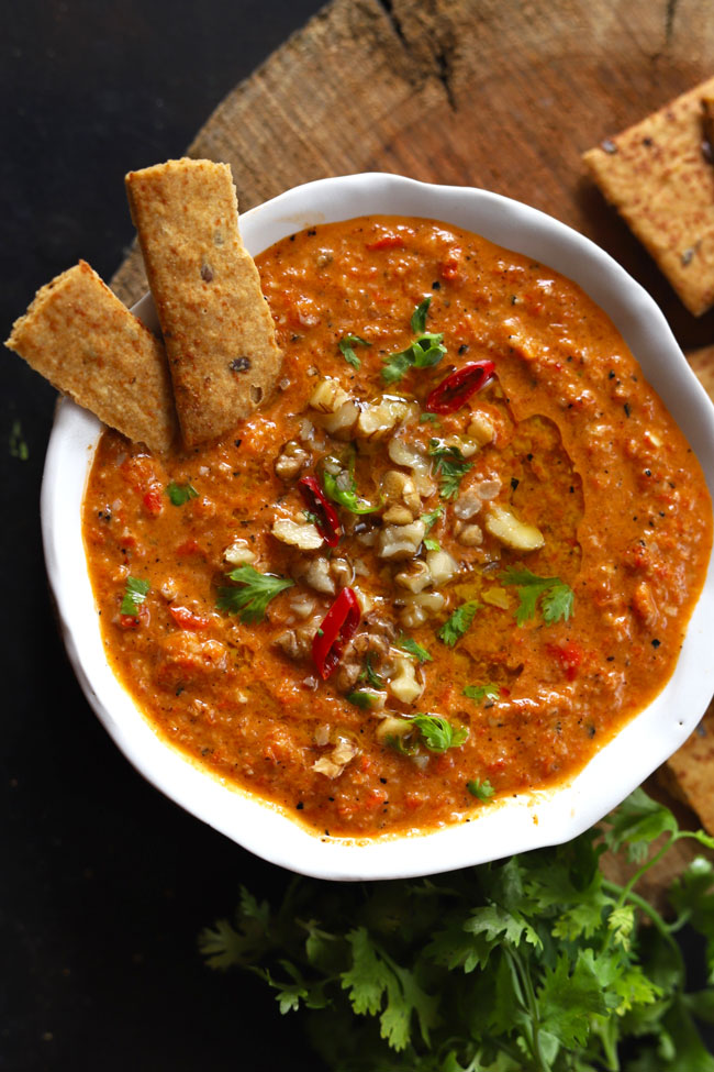 A spicy Mediterranean roasted red pepper vegn dip