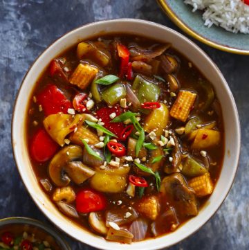 Vegetables in Hot Garlic Sauce is a delicious Chinese style vegetarian gravy