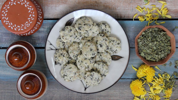 Methi Mathri Cooking Steps