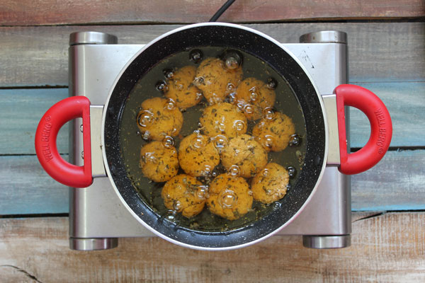 Methi Mathri Cooking Steps