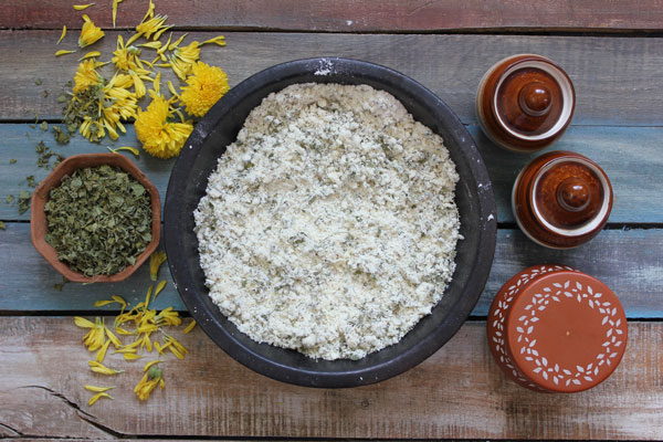 Methi Mathri Cooking Steps