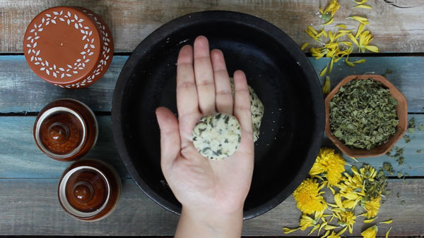 Methi Mathri Cooking Steps