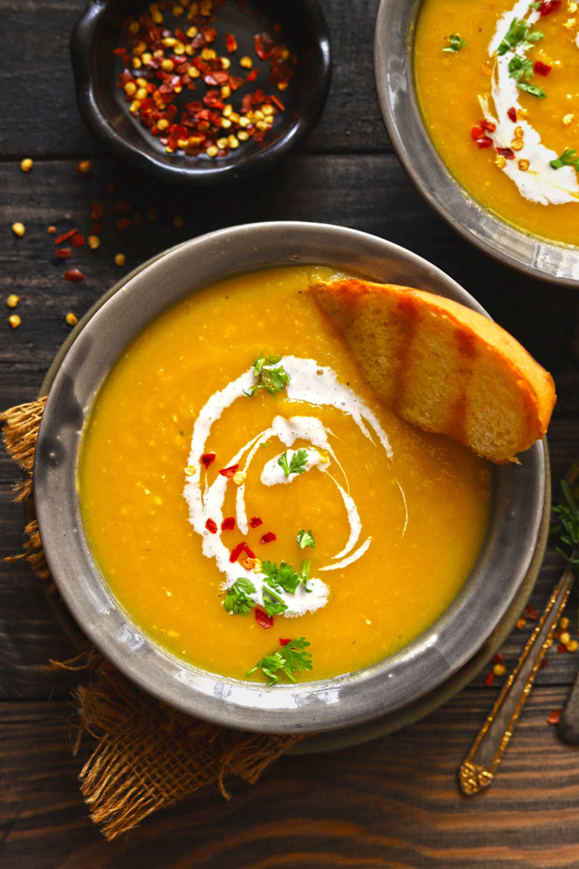 Roasted pumpkin soup is a hearty and filling, gluten-free vegan pumpkin soup.