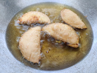 Deep-Frying Ghujia In Hot Oil