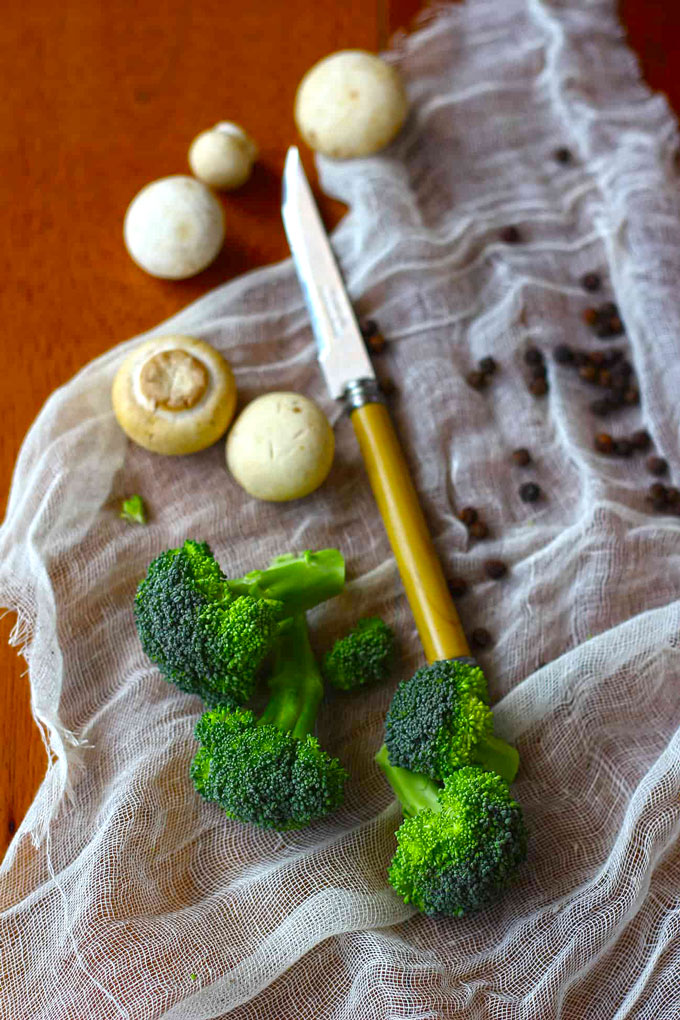 ingredients for healthy broccoli soup