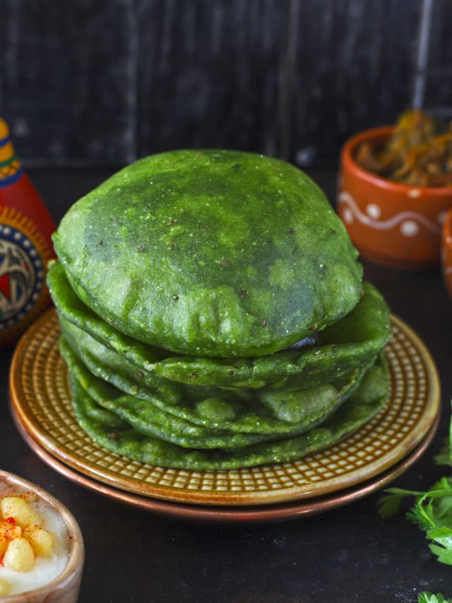Palak Puri - Fun FOOD Frolic