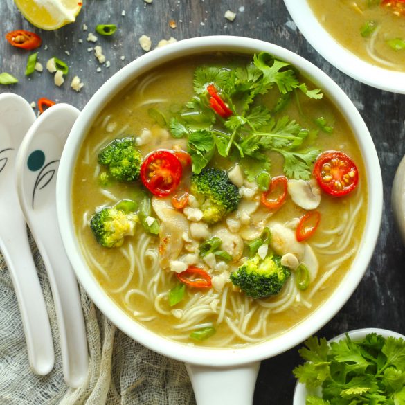 Thai Green Curry Soup (Vegan & Gluten Free) - Fun FOOD Frolic