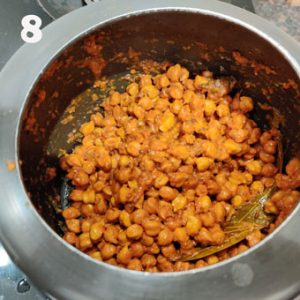 making chana masala in a pressure cooker