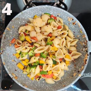 Cooking step of stir fry pasta