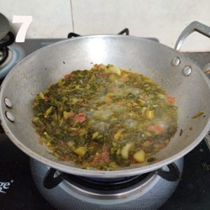 cooking steps of mooli saag
