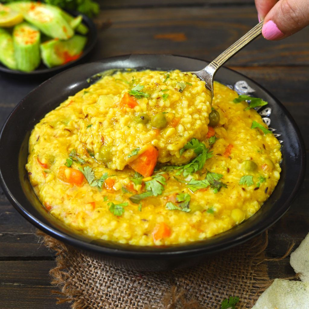 Dalia Khichdi Recipe (Moong Dal Daliya Khichdi) - Fun FOOD Frolic