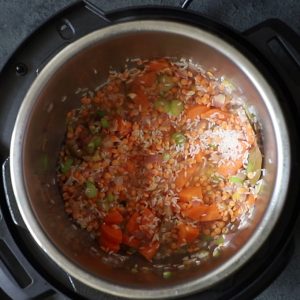 step by step method of cooking mulligatawny in an instant pot.
