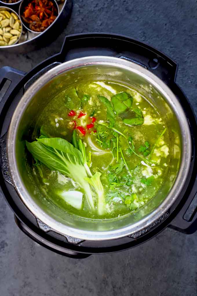 steps to make green curry noodle soup