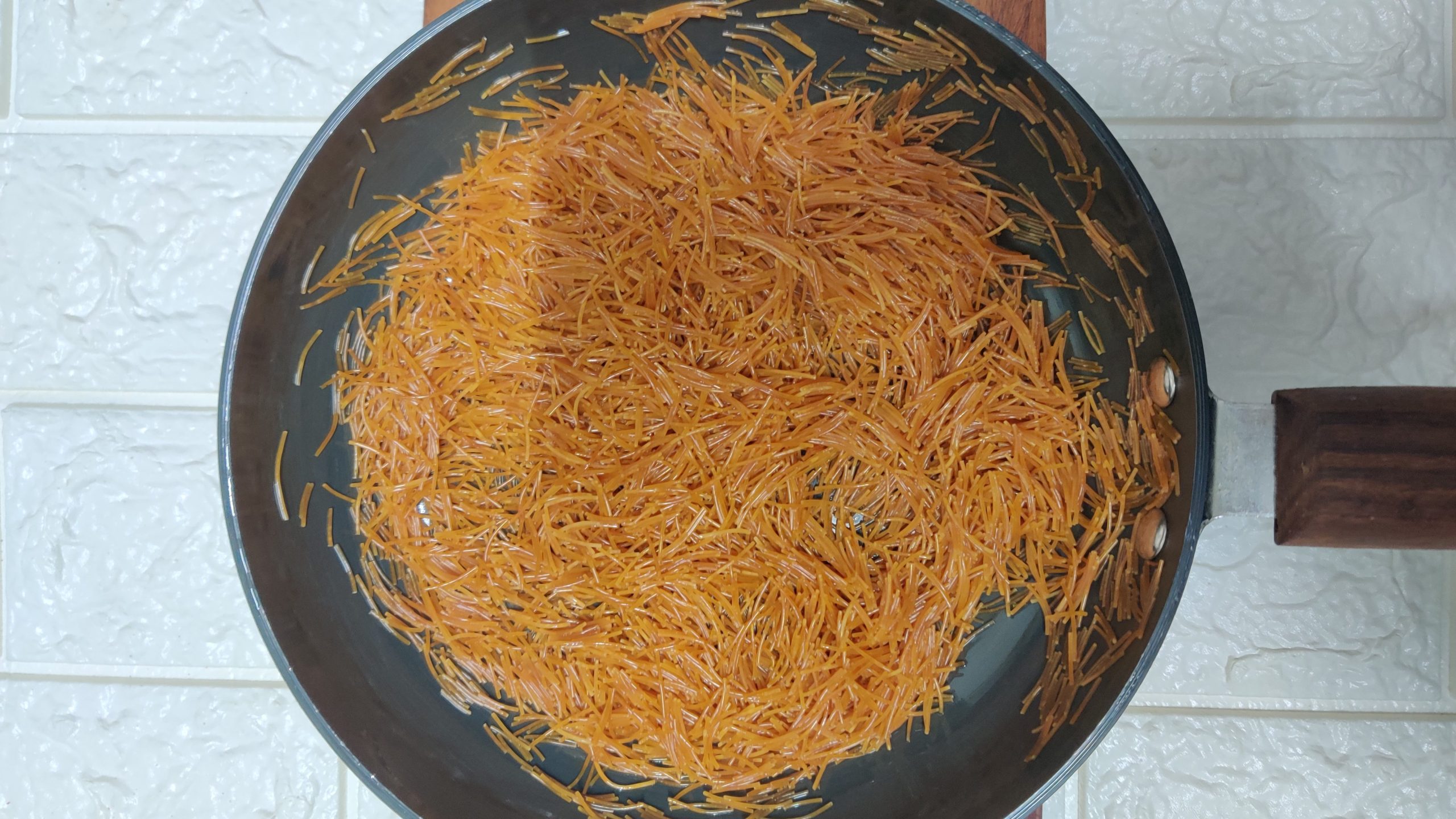 frying vermicelli for kheer