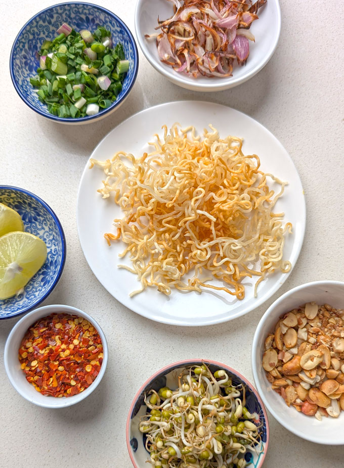 khao suey toppings