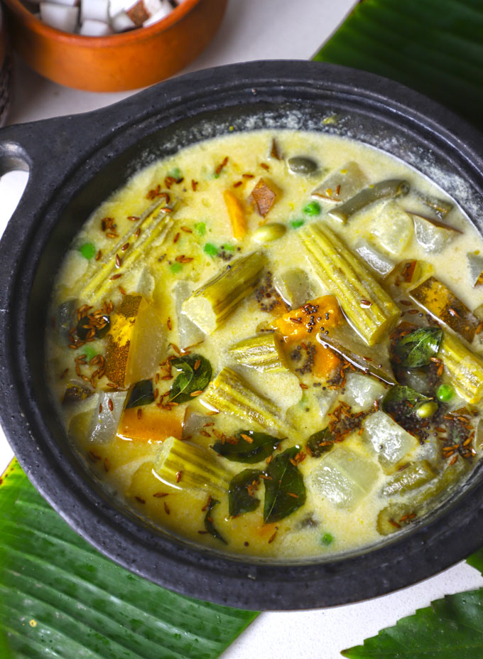 side close up shot of Karwar style Valval served in a black kadhai.