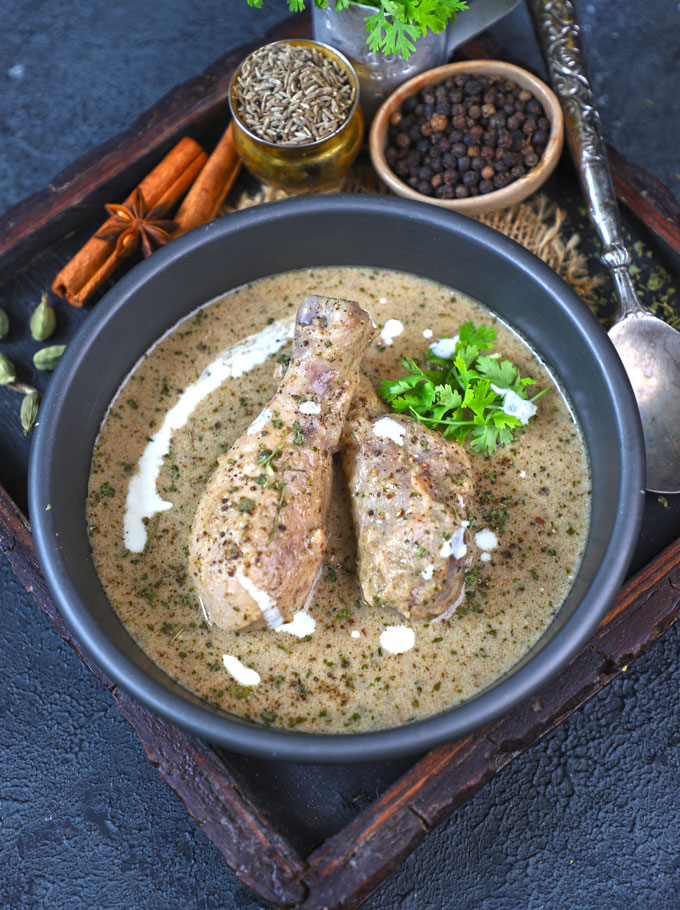 aerial shot of chicken kali mirch served in a black bowl.