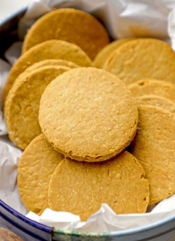 aerial close up shot of jowar cookies in a box.