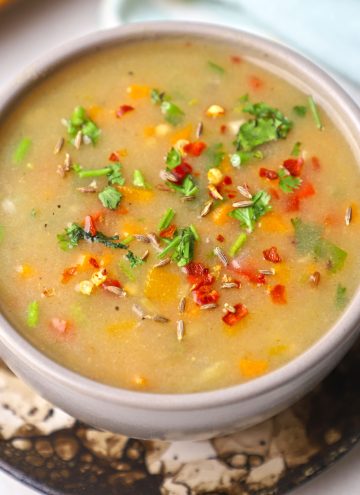 aerial shot of low calorie jowar soup in a bowl.